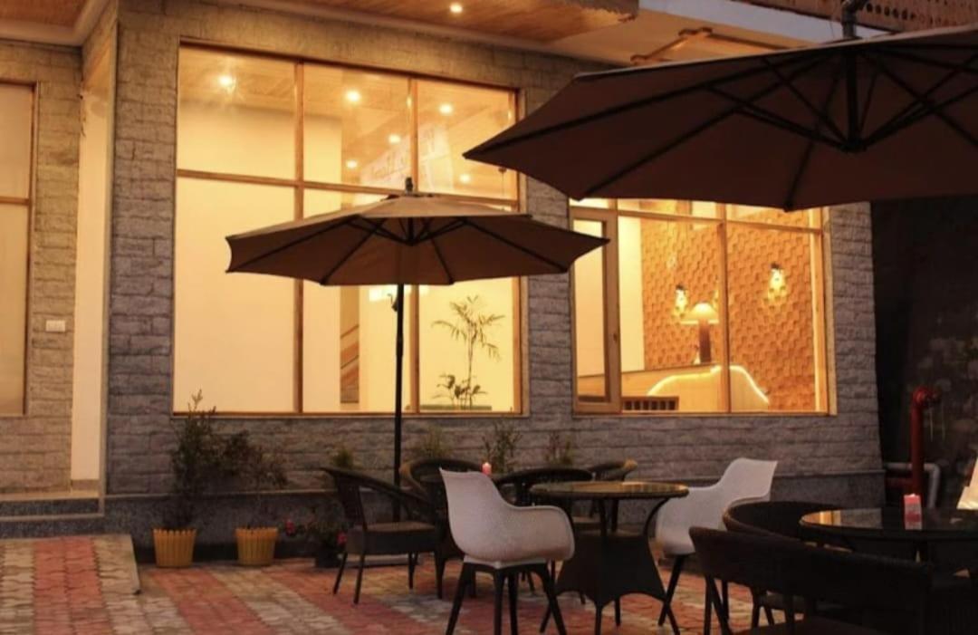 Royal Rajasthan Regency - Hotel & Restaurant Manāli Екстериор снимка